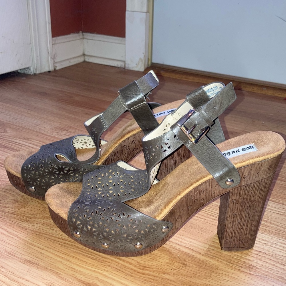 Laser Cut Faux Leather Platform Wood Style Sandal Heels by Not Rated sz 9 - Picture 3 of 9